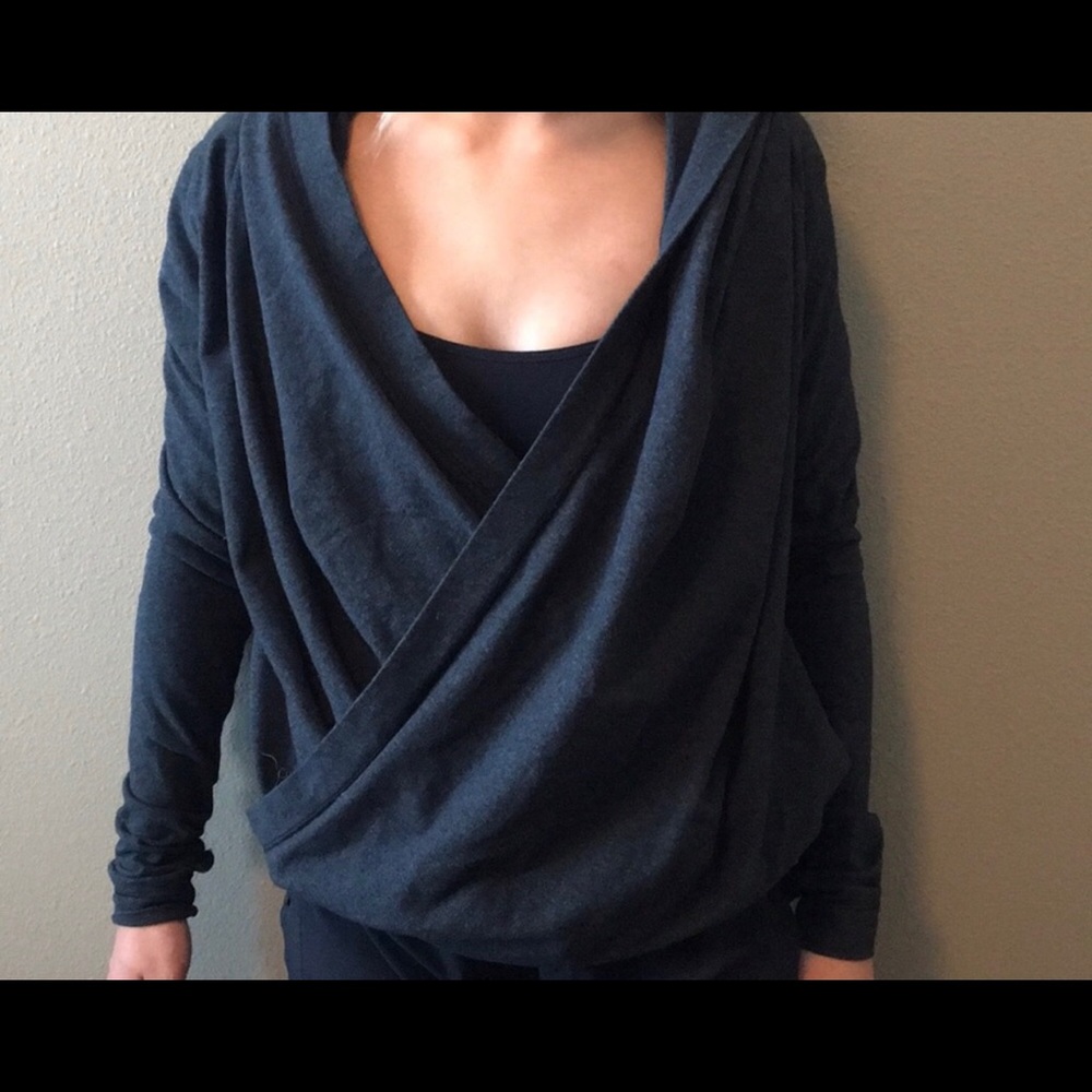 Dark blue lululemon wrap!